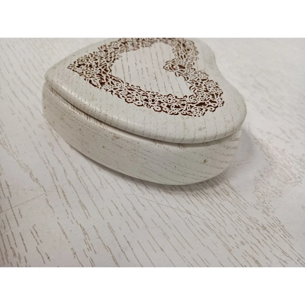 Vintage Lasercraft 1988 Wood Heart Shaped Musical Trinket Jewelry Box Rustic